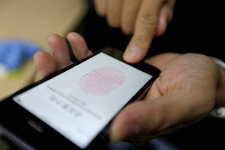 IPhone 5S fingerprint sensor hacked by Germany's Chaos Computer Club (CCC)