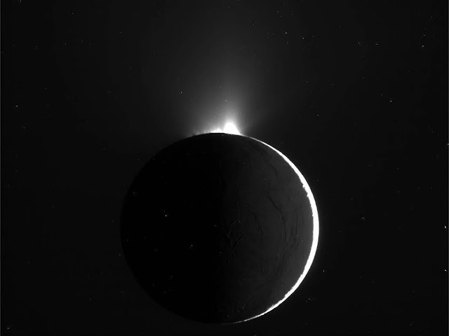 molekul-organik-kompleks-di-enceladus-bulan-saturnus-informasi-astronomi