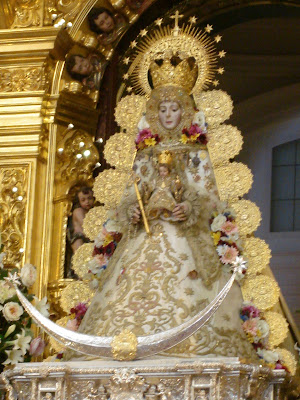 La Virgen del Rocio en su trono procesional.