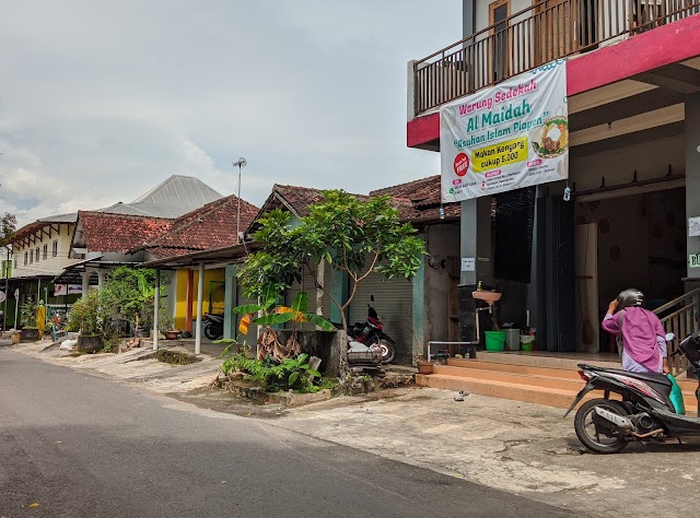 Makan Kenyang Cukup Bayar Rp 5000 Saja ,Sudah Dapat Minum Sama Buah: Buka Dari Jam 11:00-15:00 wib