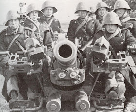 WW2 Danish Anti aircraft gun with crew