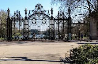 Pictures of France: Gate to Parc de la Tête d'Or in Lyon