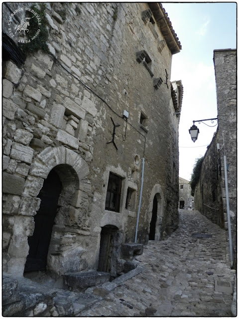 LACOSTE (84) - Village médiéval et château-fort