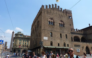 Piazza Maggiore de Bolonia, Palacio del Rey Enzo.