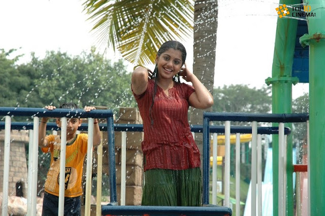  Mallu Hot Meera Nandan Bathing