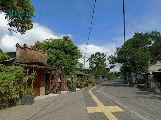 "menatap warisan raja indra: candi pawon"