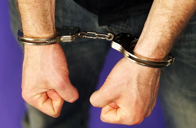 Σύλληψη από την ΔΙ.ΑΣ. το Ναύπλιο 41χρονου με μεταλλικό γκλοπ και μαχαίρι