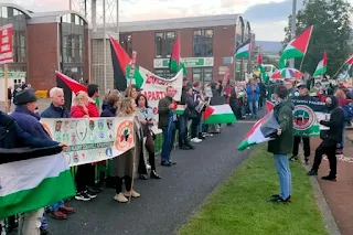 "Freedom for Palestine" This is how the Irish fans received the Israeli team in Dublin Well done to everyone who came along to say we love football, hate apartheid at Tallaght for the Ireland U21s V Israel.  We support the Palestinian #BDS call to expel apartheid Israel from UEFA & FIFA for its crimes.  #FreePalestine #EndIsraeliApartheid Source: Social media  Yesterday evening, the vicinity of Talaght Stadium, near the Irish capital, Dublin, witnessed a vigil decorated with Palestinian flags, before the start of the football match between Ireland and Israel under-21 teams.  During the past hours, social media platforms in Ireland circulated a number of videos and photos, in which dozens of activists appeared outside the stadium, carrying Palestinian flags and banners calling for a boycott of the Israeli occupation government.  Journalist Harry Makan indicated that security tried to prevent the entry of flags and banners condemning Israel into the stadium, but a number of pictures circulated showing people carrying Palestinian flags, some of whom were wearing T-shirts that read "Freedom for Palestine."  The Irish-Palestinian Solidarity Campaign had previously called for a protest against the match, and the campaign shared the video of the stand before the match on its Twitter account and commented, "We support the demands of the Palestinian BDS movement and demand the exclusion of Israel from the International and European Football Associations."