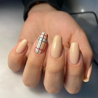Burberry nails with yellow