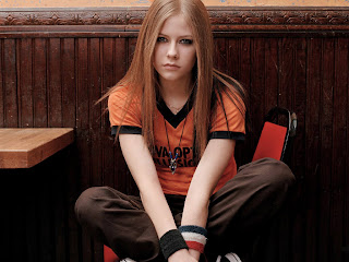 Free unwatermarked wallpapers of Avril Lavigne at Fullwalls.blogspot.com