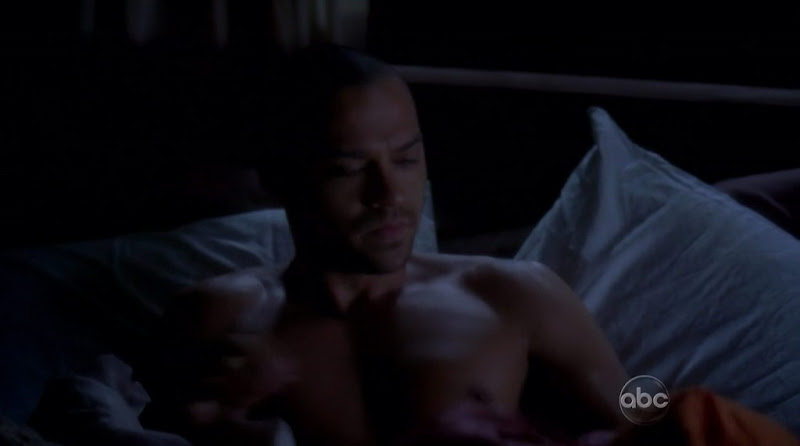 Jesse Williams Shirtless on Grey's Anatomy s7e09