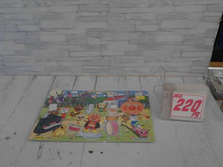 中古品　アンパンマン　パズル　220円