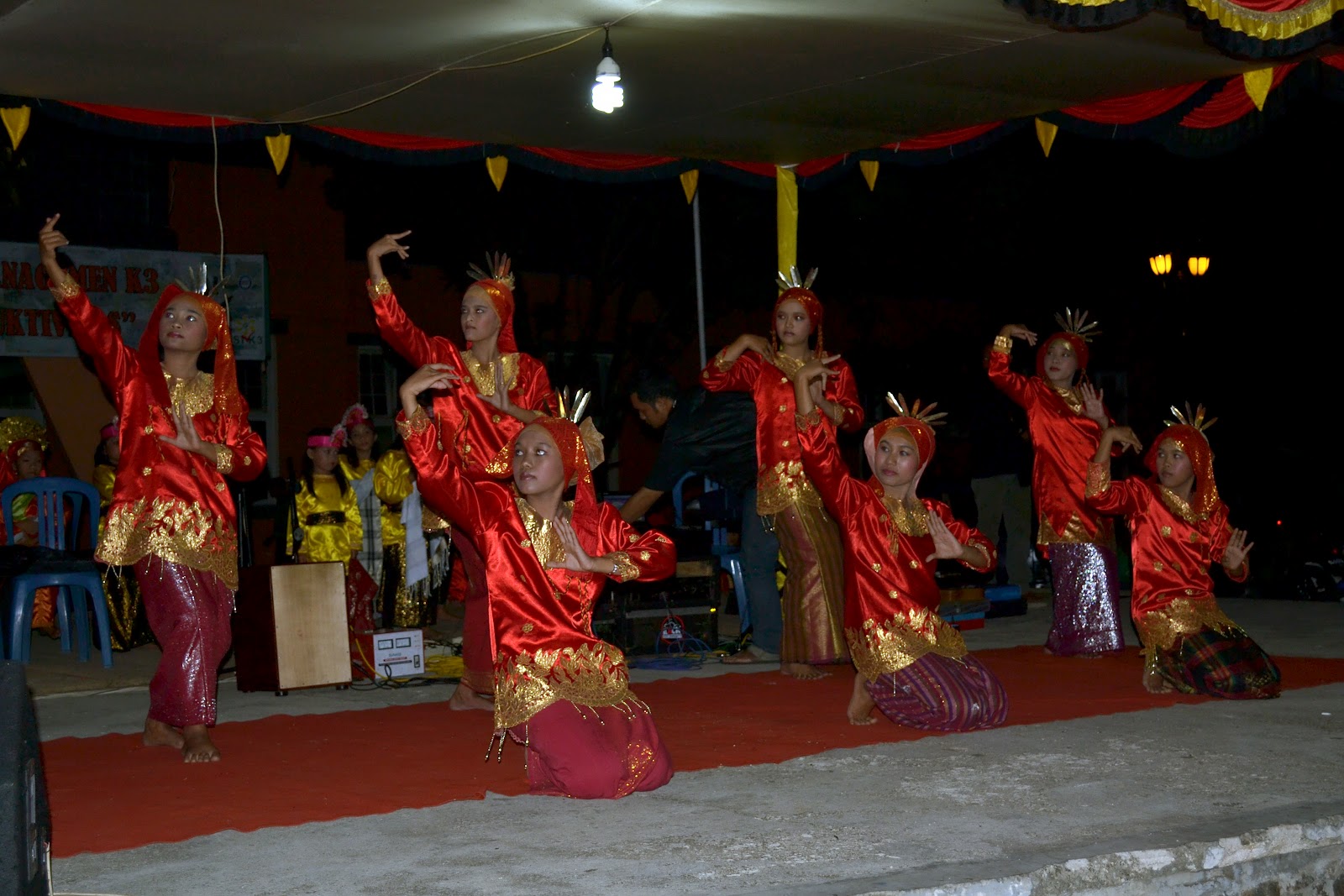 SANGGAR TARI GALANG MAIMBAU RAMAIKAN MALAM MINGGU 