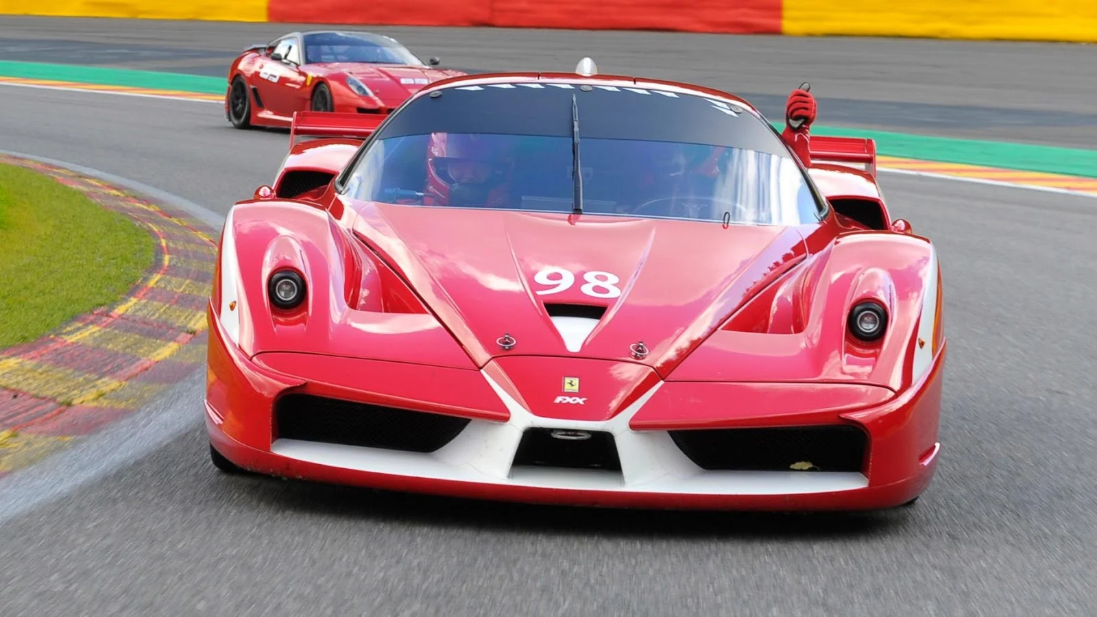 Ferrari FXX sức manh 808 mã lực