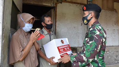  Masyarakat Cirebon Tidak Ketinggalan Terima Baksos HUT ke-75 TNI