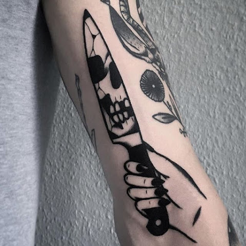 Skulls Everywhere: 15 Mirthless Blackwork Skull Tattoos by Ignacio TTD