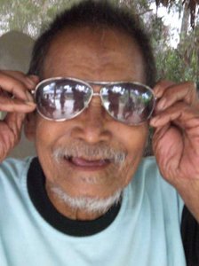 16+ Foto Kakek Kakek Ketawa, Untuk Mempercantik Hunian
