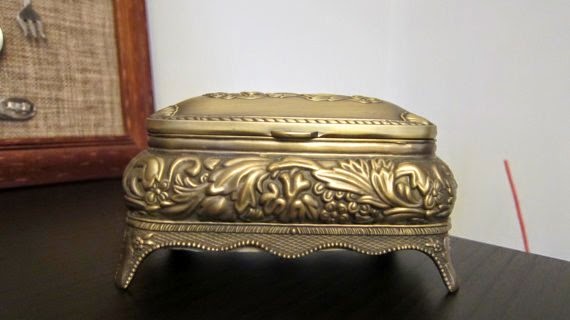 https://www.etsy.com/listing/180992210/victorian-style-jewelry-trinket-box?ref=favs_view_3