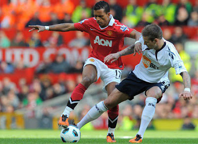 Nani vies with Steinsson during the Barclays Premiership