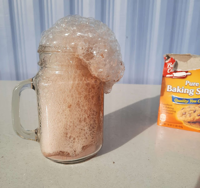 Learn about chemical changes with this simple science experiment. Mix hot chocolate, baking soda, and vinegar to make a messy HOT CHOCOLATE SURPRISE!