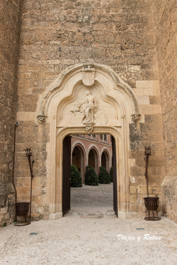 Entrada al patio de armas del Castillo de Belmonte, Cuenca