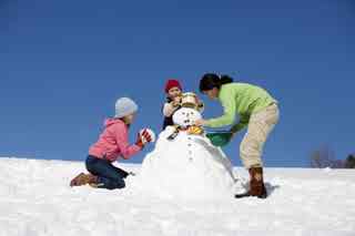 94% Girls making snowman Answers English, Portugues, Deutsch, Espanol Espana, French/Francais, Espanol Mexico, Italiano, Russian