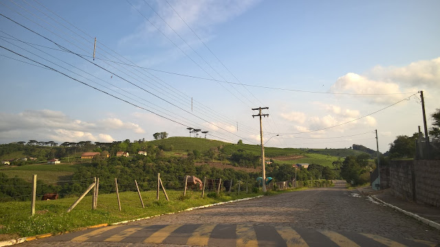 Rua de acesso a Pinto Bandeira