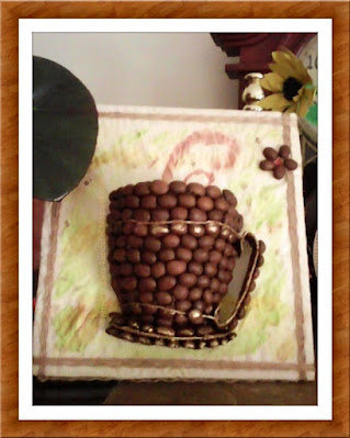 https://diana-kundalini.blogspot.com - cana 3D din plastic si boabe de cafea pe suport din carton invelit in servetel, cu chenar din sfoara