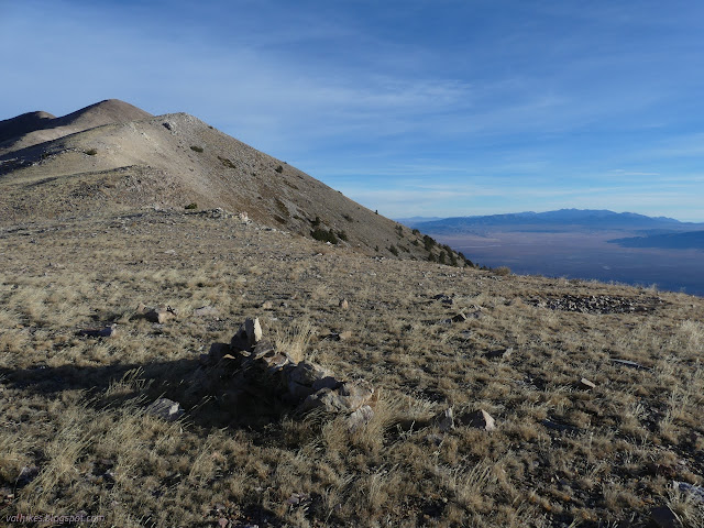 047: wind shelter or cairn