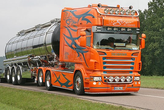 gambar truk keren SCANIA TANK