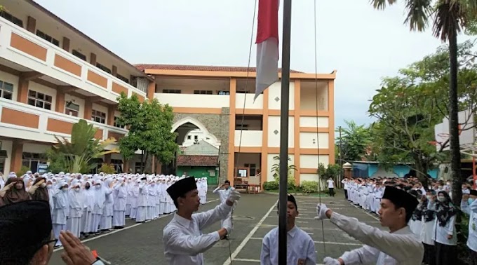 SMP IT Abu Bakar Yogyakarta Laksanakan Upacara dan Refleksi Hari Lahir Pancasila