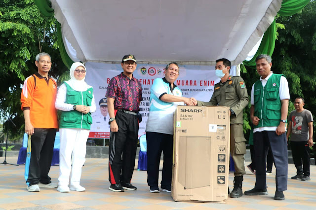 Pj Bupati Hadiri Acara Bakti Kesehatan IDI dan Buka Jalan Sehat Bersama PGRI