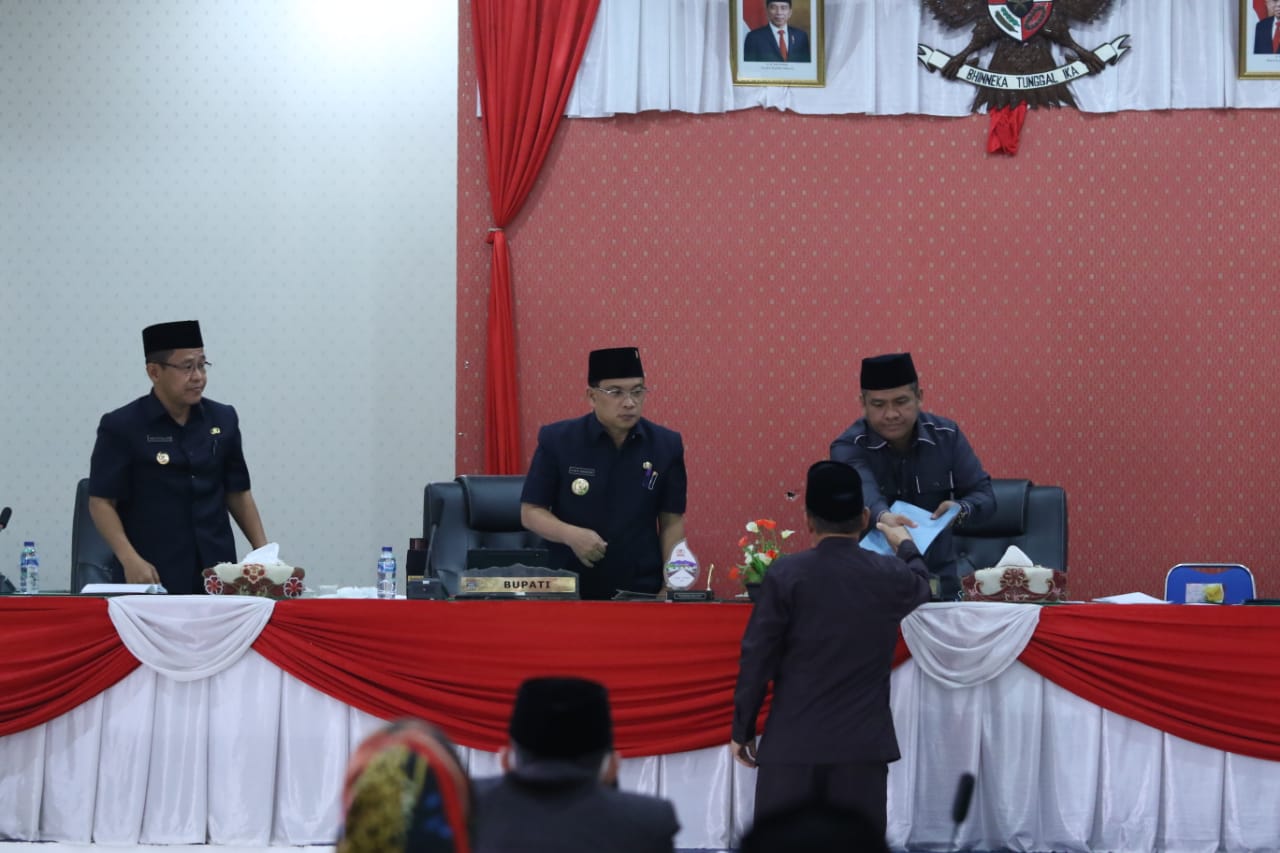 Bupati dan DPRD muratata