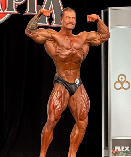 Chris Bumstead canadian bodybuilder Mr Olympia 2020 Classic Physic