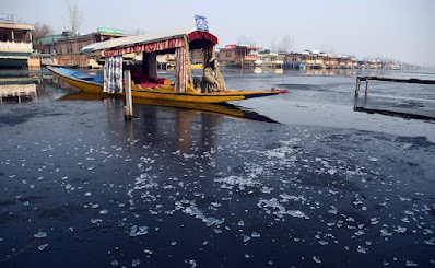 Kashmir under deep freeze, Srinagar shivers at minus 5.2°C on New Year