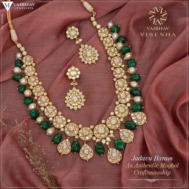 Bottu Necklace with Emerald Drops