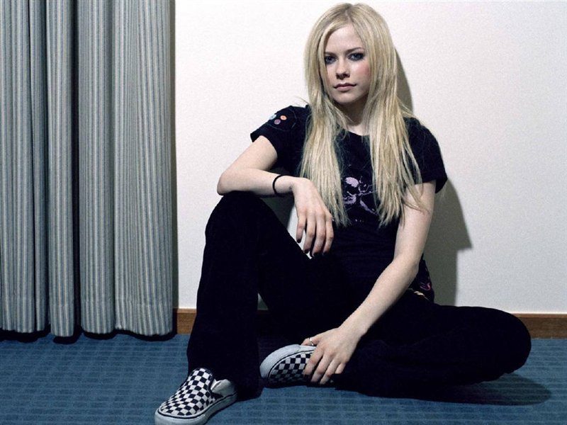 Avril Lavigne Converse. makeup Avril Lavigne was