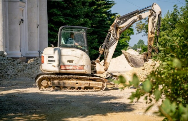 Top Questions to Ask When Choosing a Mini Excavator Rental Company