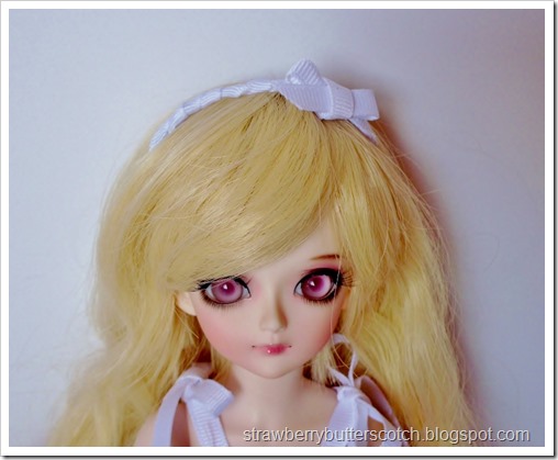 Cute ribbon bow headband for a doll.