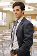 Ahhhhhh, it's Ian Hardingggggg! The hottest person on Pretty Little Liars<3