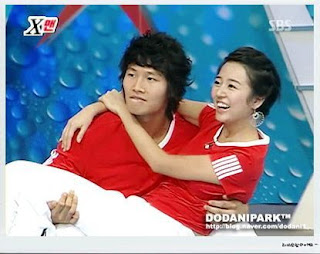  Seorang penyanyi korea selatan yang namanya kian melambung saat membintangi acara Running waynepygram.com:  Profil Kim Jong Kook - Running Man