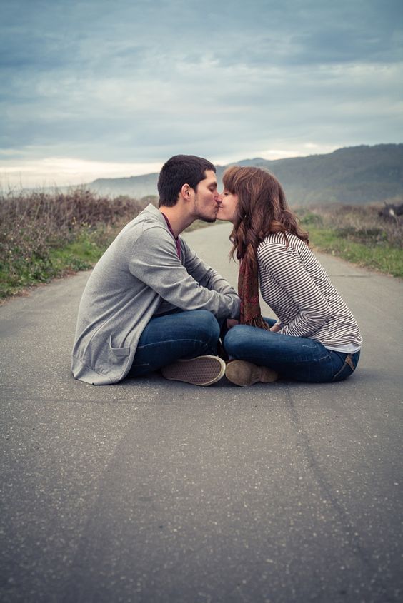 Most Passionate Hot, Sexy Zodiac Lovers, Hopeless Romantic Zodiac Signs That Fall In Love Easily