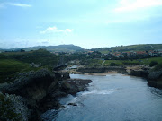 . con el mar. El camino sigue a nuestras espaldas como sendero. (paseo de soto de la marina )