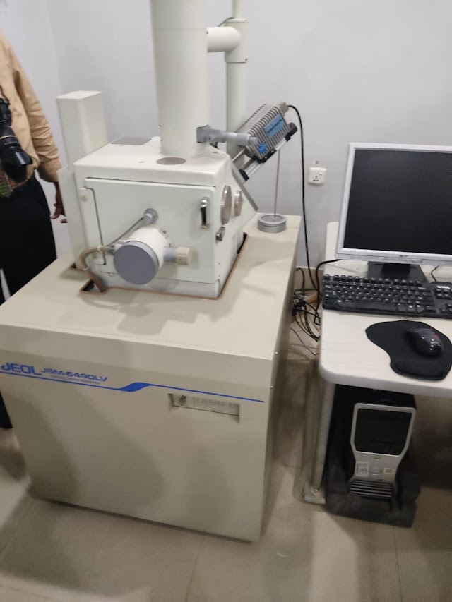 What is Electron Microscope (EM)?