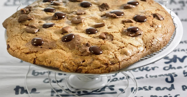 How To Make The Giant Stuffed Chocolate Chip Cookie at Home