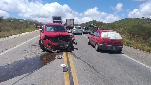 Grave Acidente envolvendo 4 veículos é registrado na BR-232, em Belo Jardim