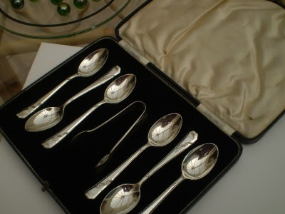 VINTAGE SET OF STERLING SILVER TEASPOONS & SUGAR TONGS c1937