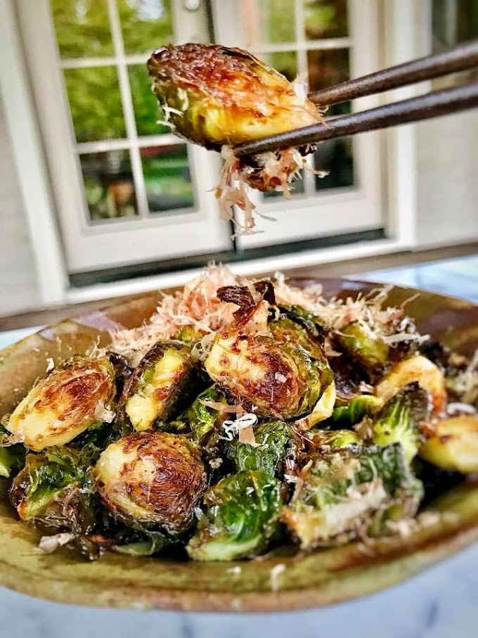 Fried Brussels Sprouts with Dried Bonito Flakes (Bắp Cải Brucxen Chiên Giòn)