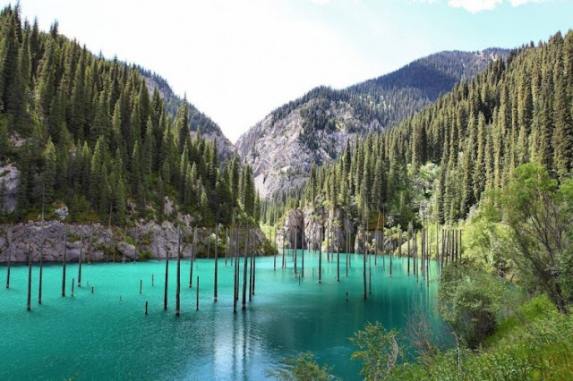 Green Pear Diaries, viajes, turismo, destinos turísticos, naturaleza, Lago Kaindy, Kazajstán