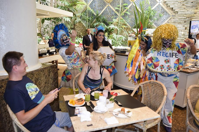 Blitz da Folia estreia para divulgar programação do Carnaval do Recife em hotéis da cidade 